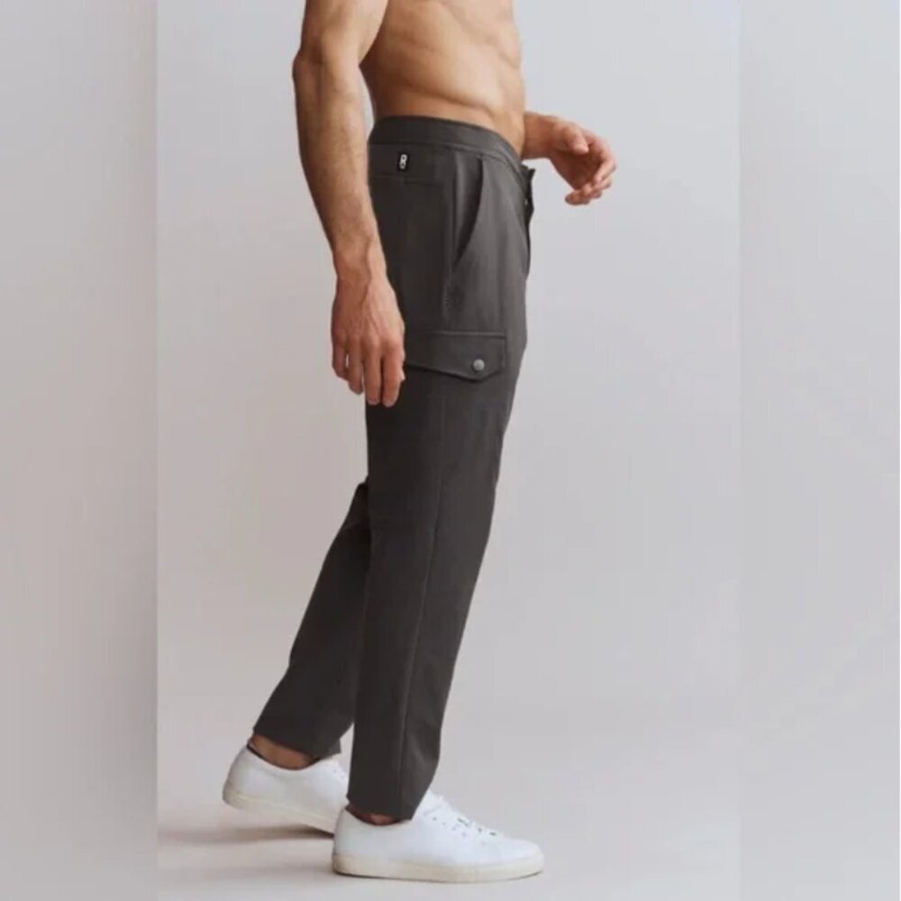 Rhone Cargo Pants Medium NWT Black Sand Stretch Performance Travel Athleisure